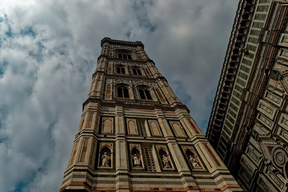 Firenze, completato il ponteggio alto 86 metri sul Campanile di Giotto
