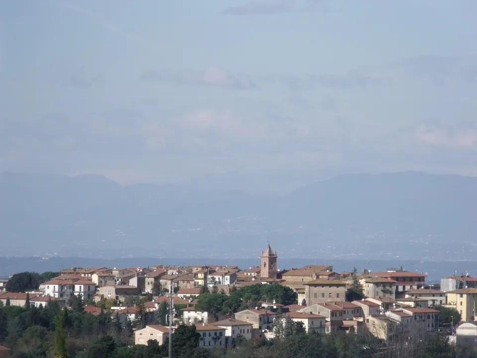 Montaione, cade in moto in zona impervia: 28enne soccorso dai vigili del fuoco
