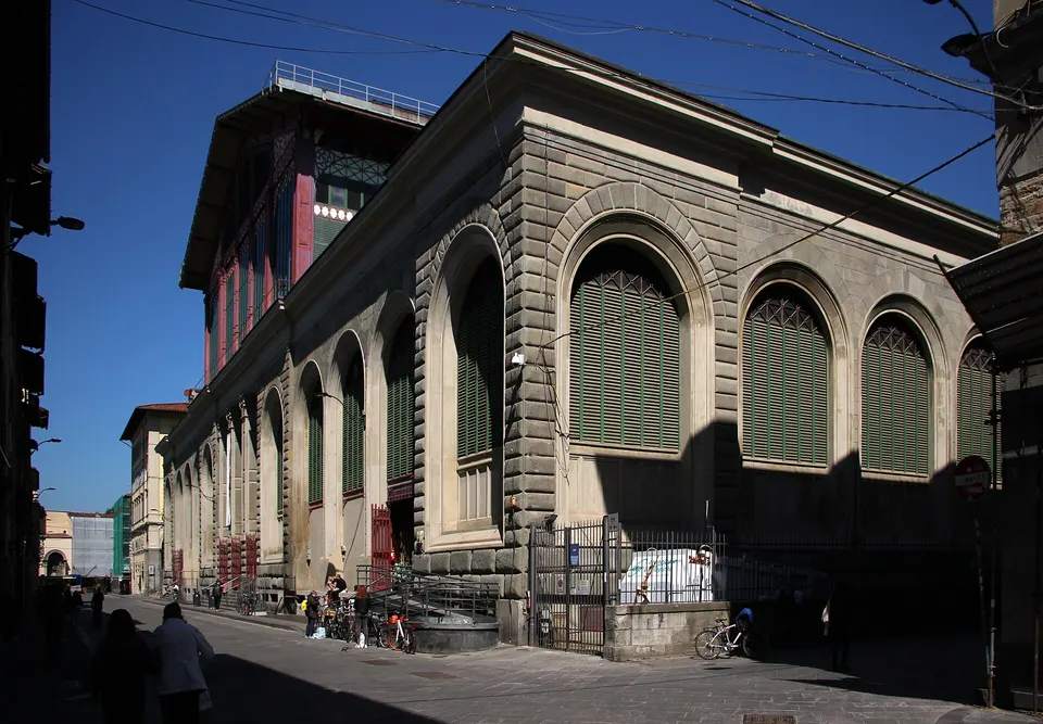 Firenze, controlli al mercato di San Lorenzo: 20 banchi su 20 sanzionati