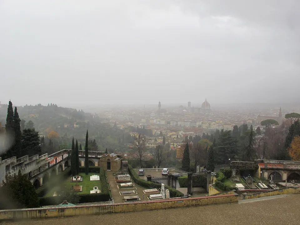 Maltempo, perturbazione in arrivo su Firenze: temporali e crollo termico fino al weekend