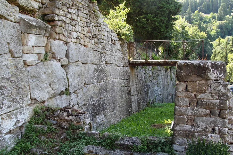 Fiesole, allerta meteo arancione: chiusi parchi, cimiteri e area archeologica