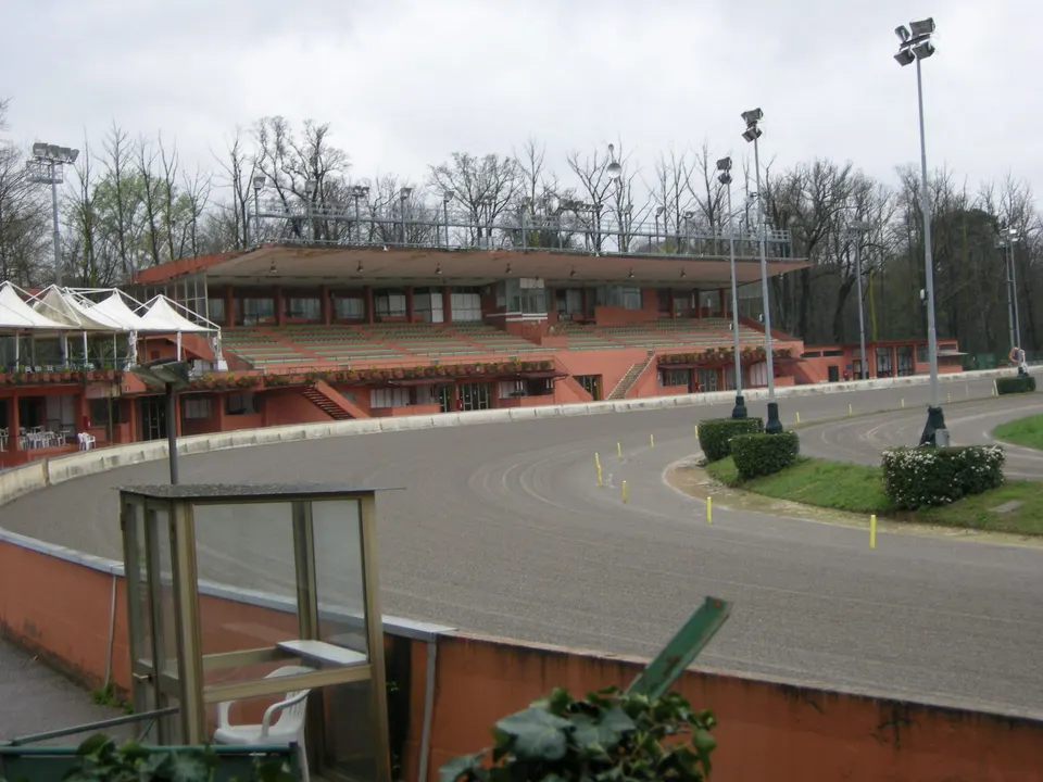 Ippodromo del trotto delle cascine