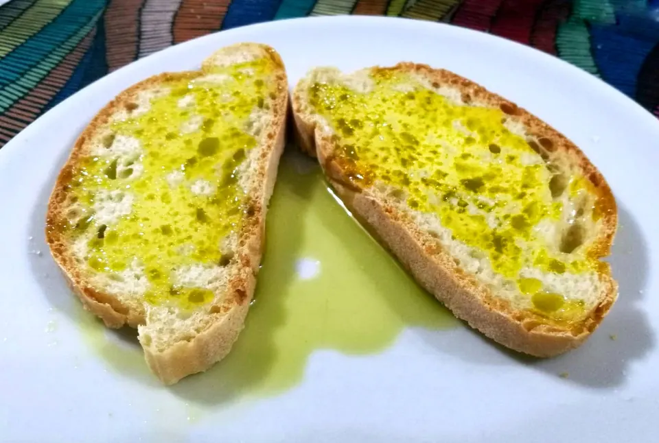 Fettunta Toscana - Roasted bread and new extra virgin olive oil