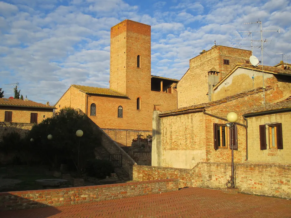 Certaldo: veduta verso la casa torre di Boccaccio.