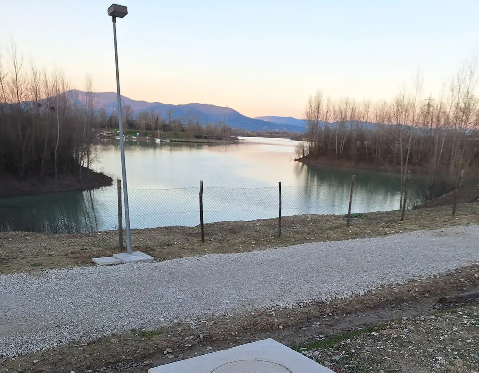 Scorcio del Parco dei Renai visto dall'esterno