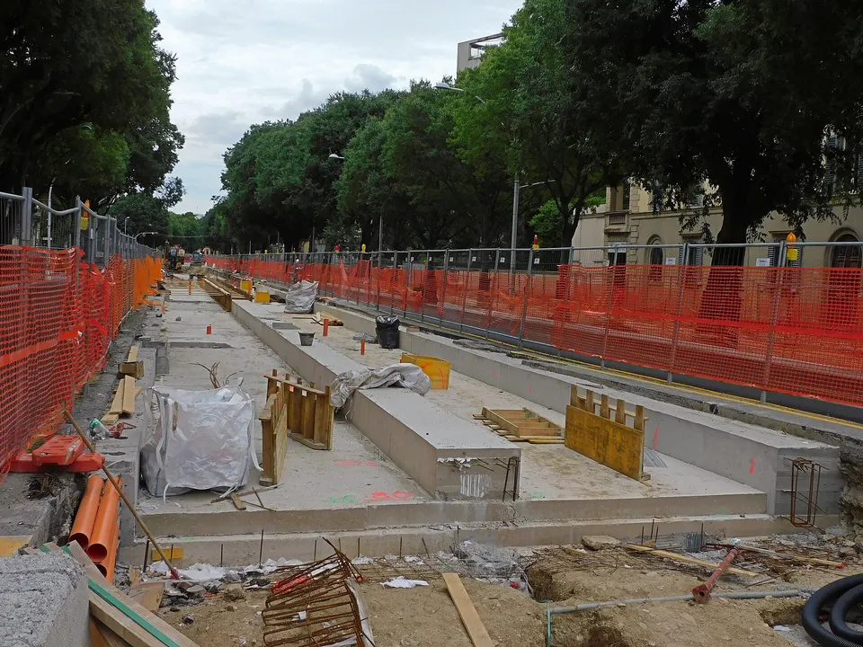 Cantiere della tranvia Libertà-Bagno a Ripoli lungo viale Antonio Gramsci a Firenze.